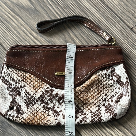 Minicci Brown and Cream Clutch with Snakeskin Pattern and Zipper Closure - Picture 6 of 6